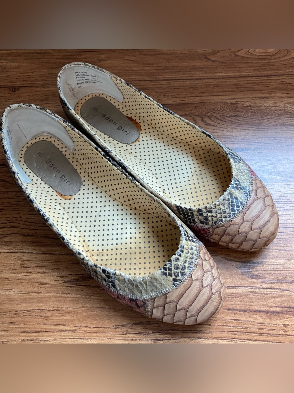 Madden Girl Hookah Multi Snakeskin PRINT Flats 9.5 (USED)